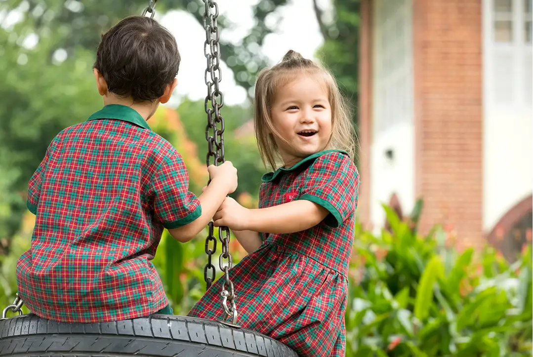 outdoor-swing_img